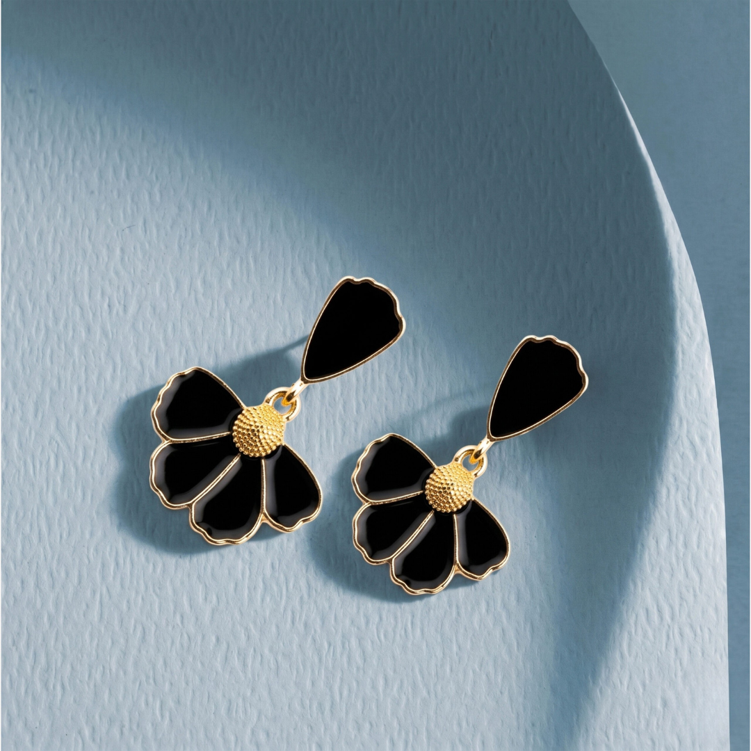 Elegant Gold-Tone Swan Pendant Necklace with Pavé Crystals & Ruby Eye (5)