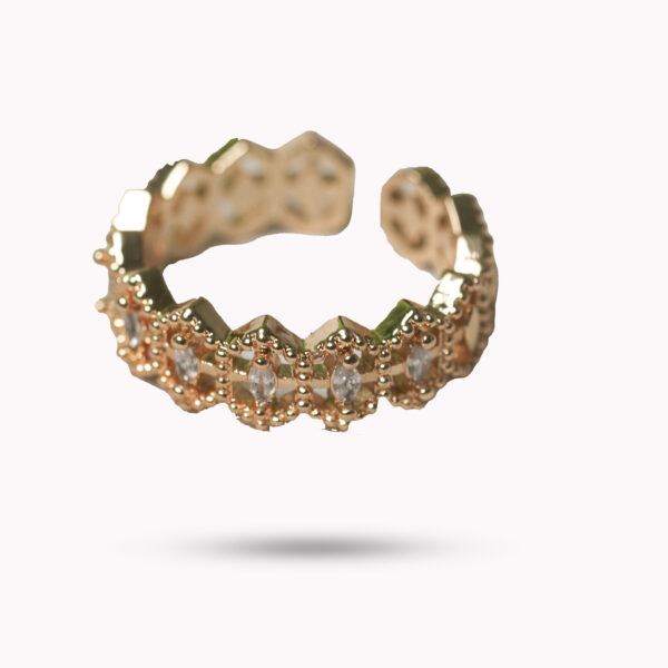 Vintage Gold Scalloped Band Ring – Milgrain Texture with Marquise Crystals