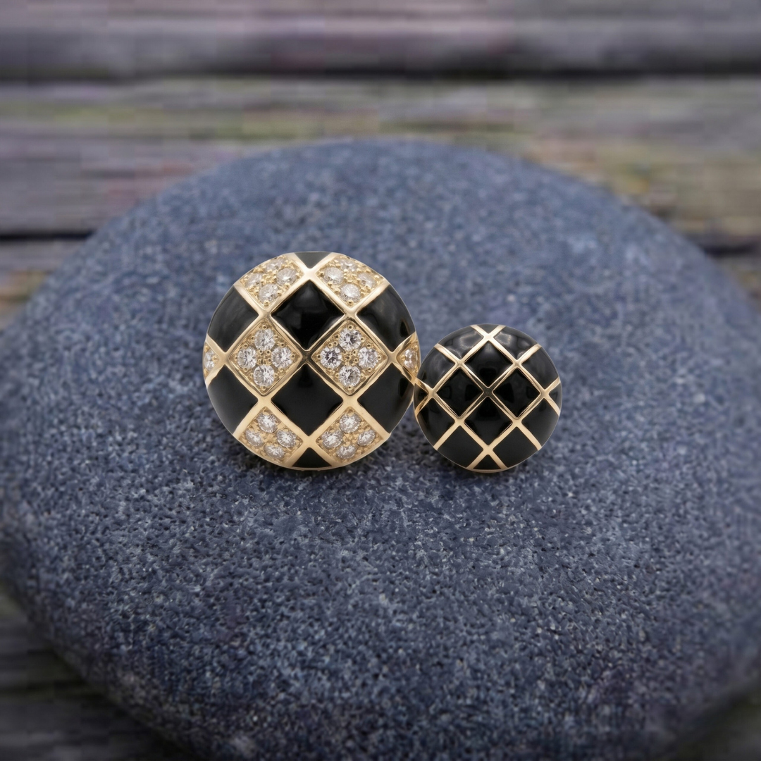 Elegant Gold-Tone Swan Pendant Necklace with Pavé Crystals & Ruby Eye (10)