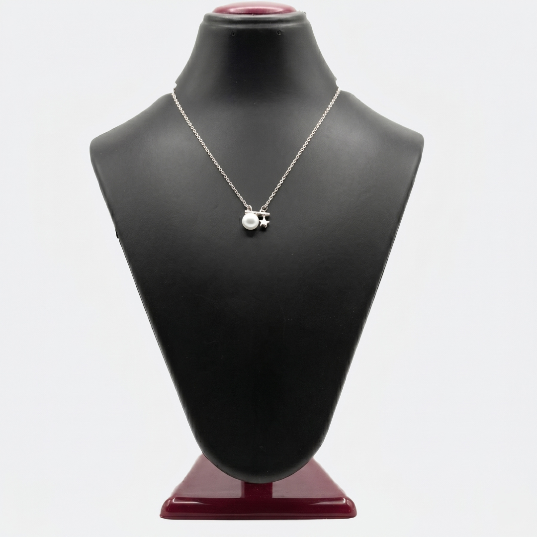 Elegant Gold-Tone Swan Pendant Necklace with Pavé Crystals & Ruby Eye (21)