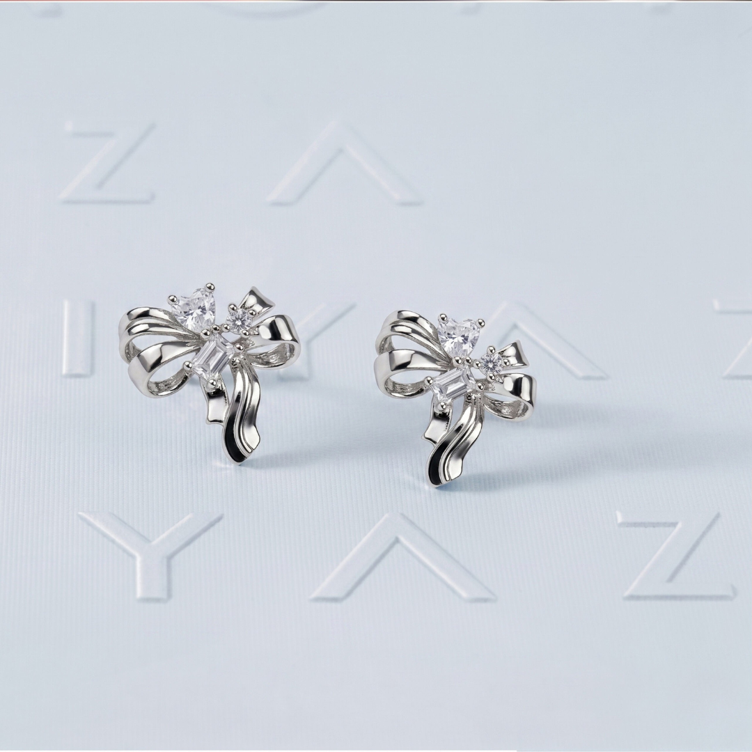 Elegant Gold-Tone Swan Pendant Necklace with Pavé Crystals & Ruby Eye (7)